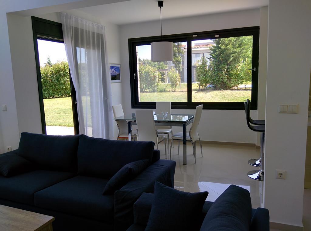 Sunny Sani Luxury Villas Oda fotoğraf